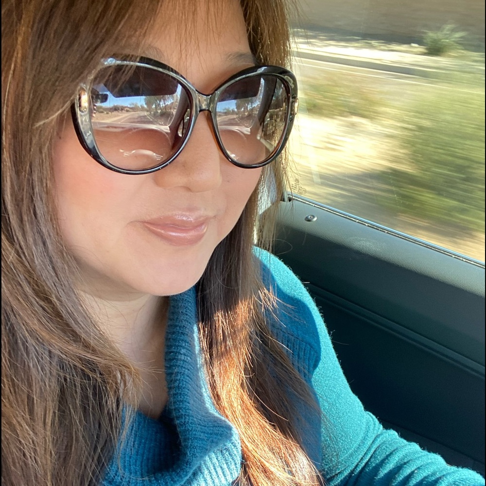 Meet your Posher, 🌺 Mimi 🌺